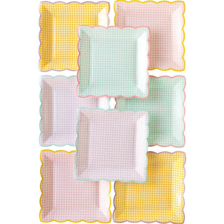 Gingham shop paper plates