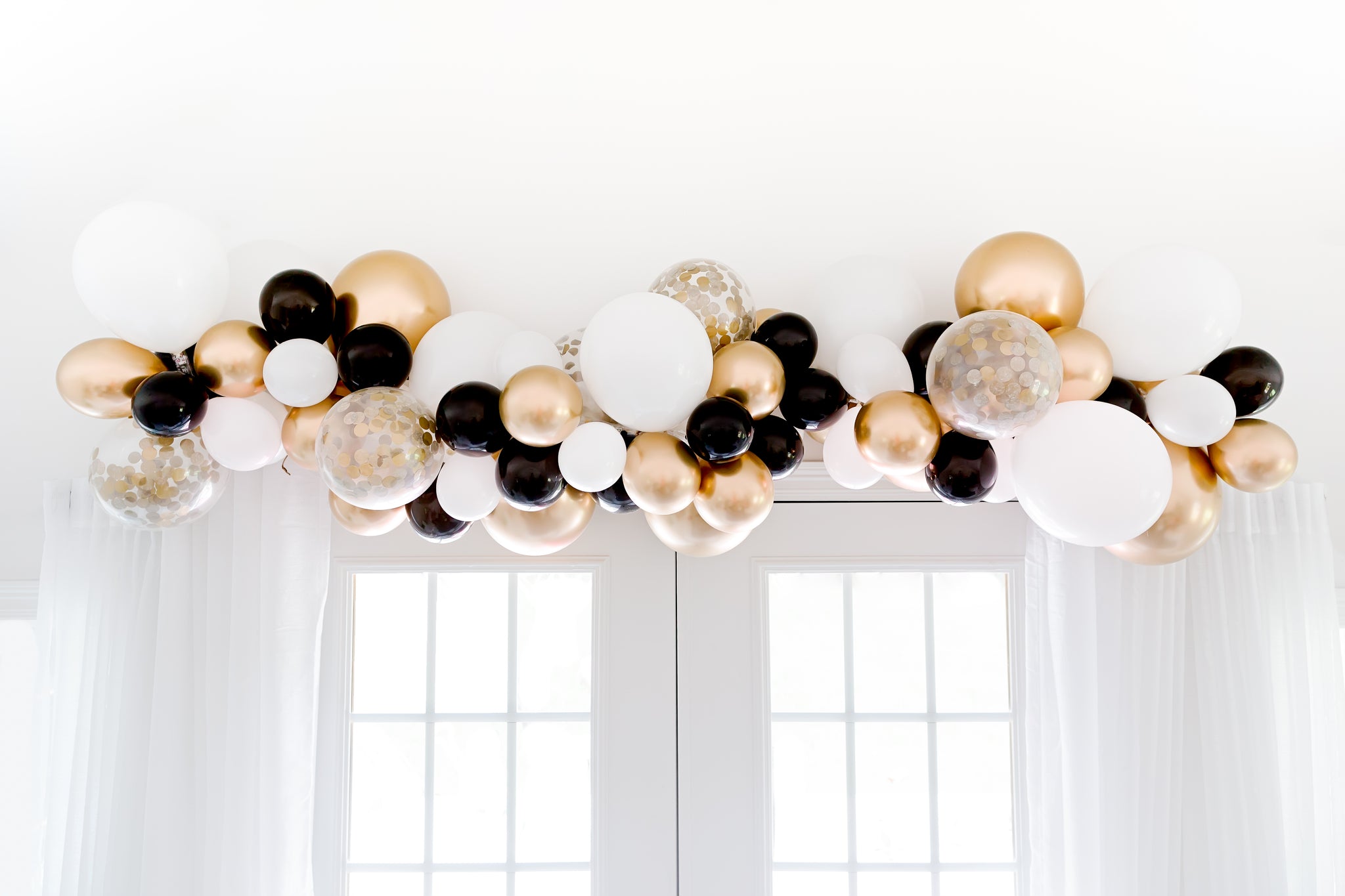 DIY Black, Gold, & White Balloon Garland Kit - Glamfetti