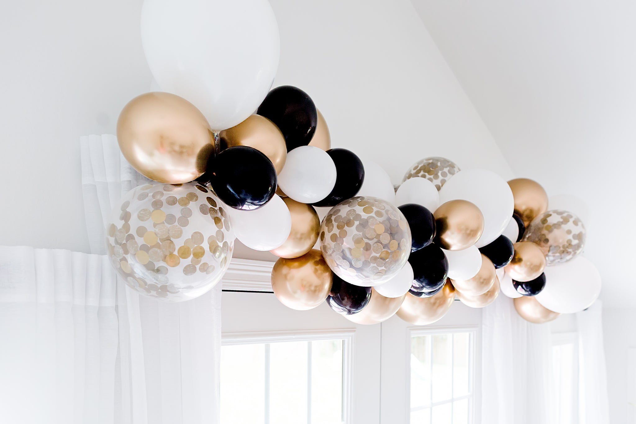 DIY Black, Gold, & White Balloon Garland Kit - Glamfetti